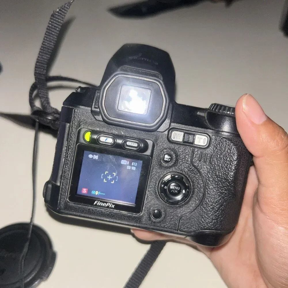 READ - Fujifilm FinePix S5100 4MP Digital Camera with 10x Optical Zoom WORKS